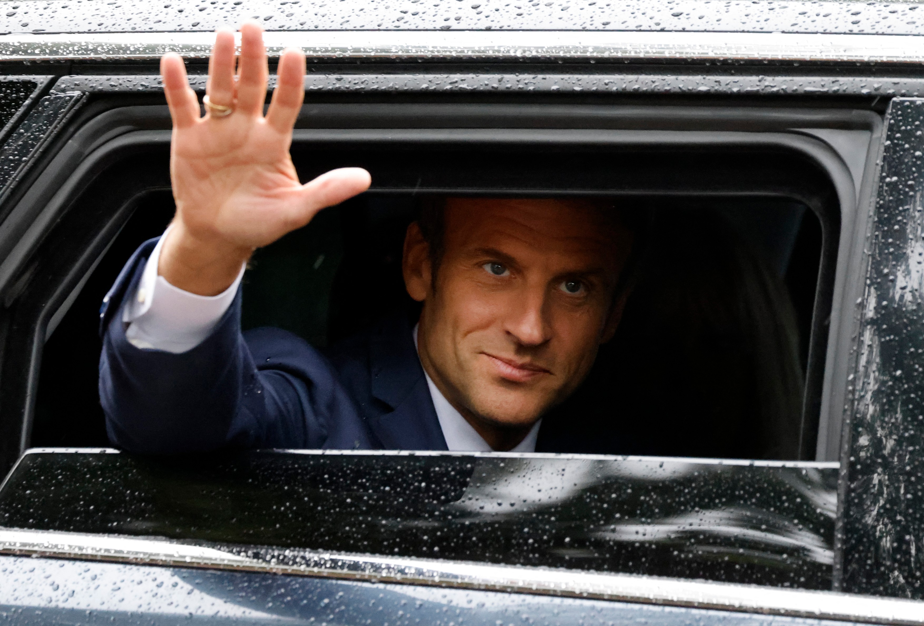 Franța se îndreaptă către cea mai mare criză politică din ultimii 20 de ani. Macron a încercat negocieri cu Melenchon și Le Pen
