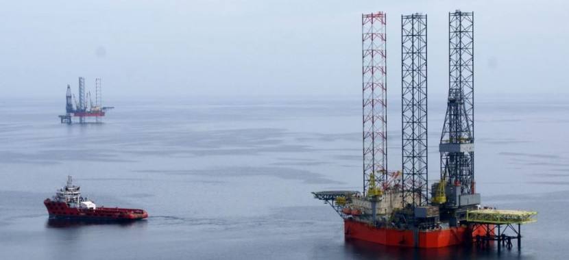 Rusia spune că Ucraina a atacat platforme petroliere capturate de Moscova în Marea Neagră. Incendiul încă nu a fost stins