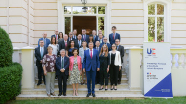 Poză de grup cu Klaus Iohannis și ambasadorii statelor membre UE.