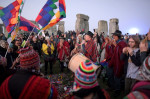 Mii de oameni s-au adunat la Stonehenge pentru a sărbători solstiţiul de vară