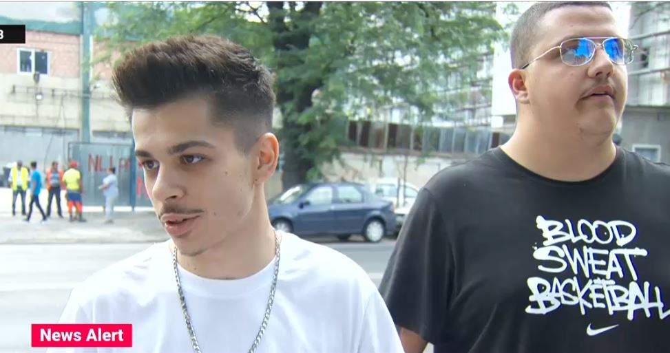 Bacalaureat 2022. Înainte de proba la Matematică, elevii repetau formulele la terasă: „Am învățat de pe YouTube, sunt multe tutoriale”