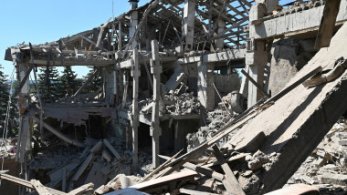 Clădire distrusă de bombardamente la Harkov.
