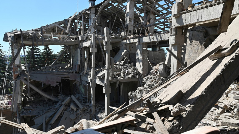 Clădire distrusă de bombardamente la Harkov.