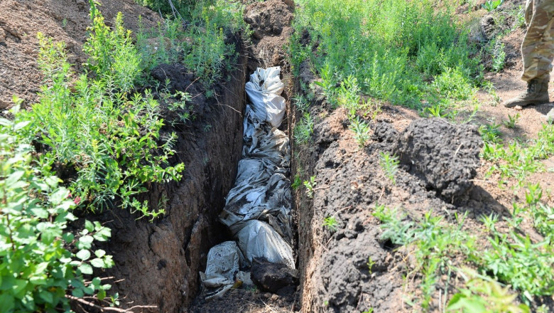Lysychansk, Ukraine. 19th June, 2022. A trench filled with bodies of those killed by the continued Russian barrage in Lysychansk. According to officials, the bodies of hundreds from the city and surrounding areas continue to mount. Credit: SOPA Images Lim