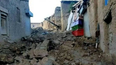 cladire distrusa de un cutremur in afganistan