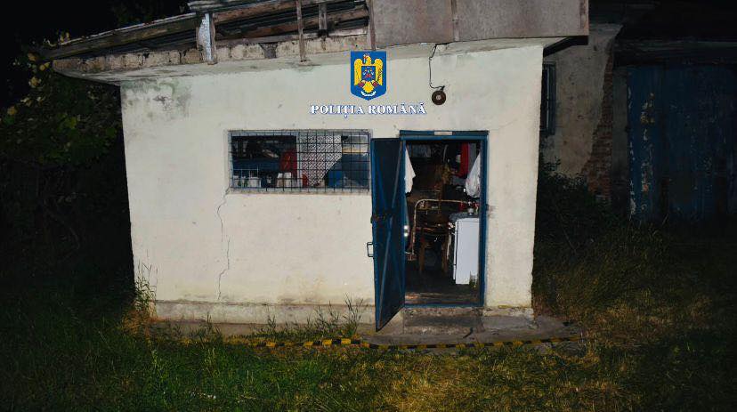 O femeie a fost salvată de polițiști după ce a sunat la 112 și a spus că e răpită şi sechestrată într-o baracă