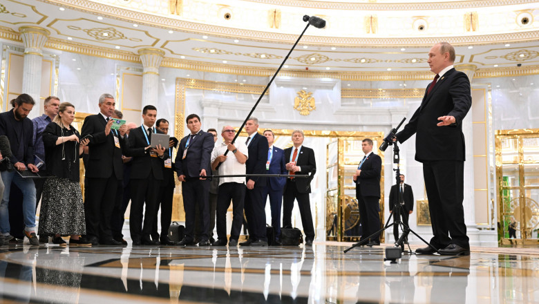 Vladimir Putin vorbește cu presa după summitul statelor de la Marea Caspică, care s-a desfășurat miercuri la Ashgabat, în Turkmenistan. Foto: Profimedia Images