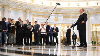 Vladimir Putin vorbește cu presa după summitul statelor de la Marea Caspică, care s-a desfășurat miercuri la Ashgabat, în Turkmenistan. Foto: Profimedia Images