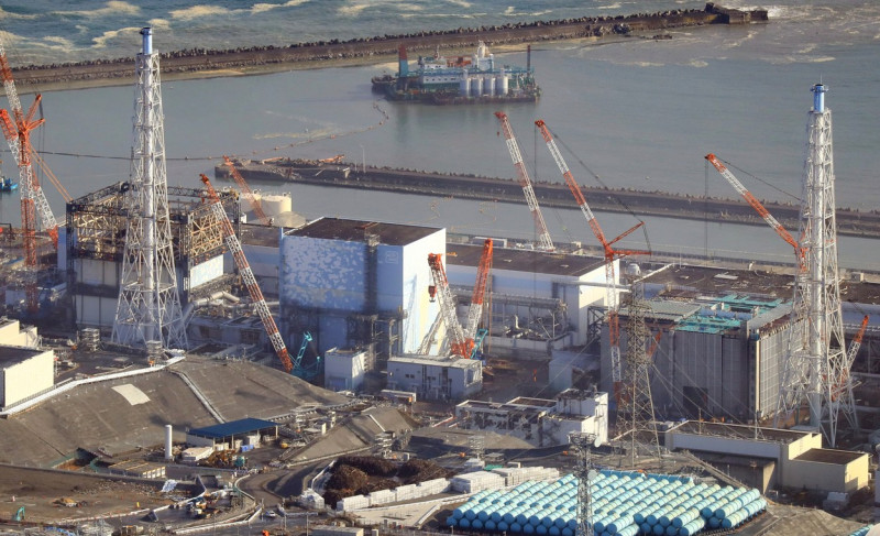 A massive quake causes tsunami in Fukushima
