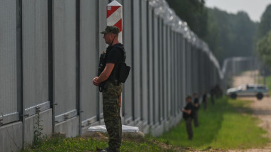 gardul lung de 187 de kilometri construit de polonezi la granița Uniunii Europene cu Belarusul