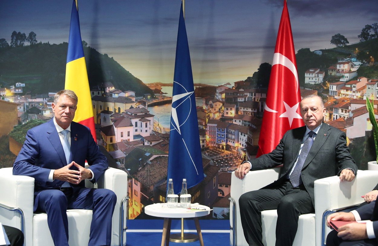Erdogan l-a întrebat pe Klaus Iohannis de Gheorghe Hagi, la întâlnirea de la Madrid