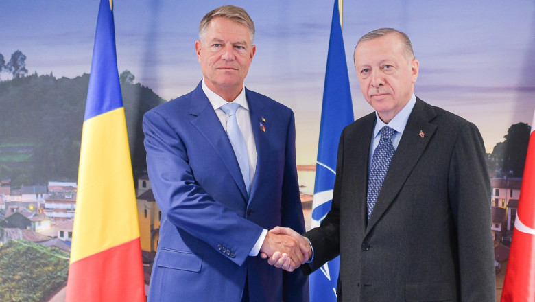 Iohannis dă noroc cu Erdogan.