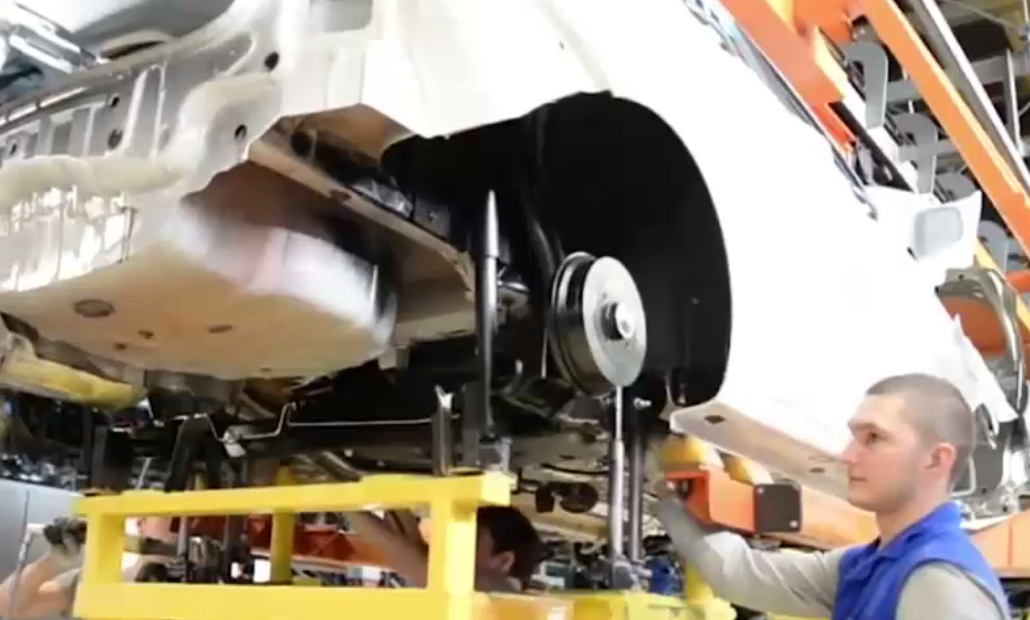 Producția auto din Rusia s-a prăbușit. Câte mașini au mai fost produse după sancțiuni și exodul companiilor străine