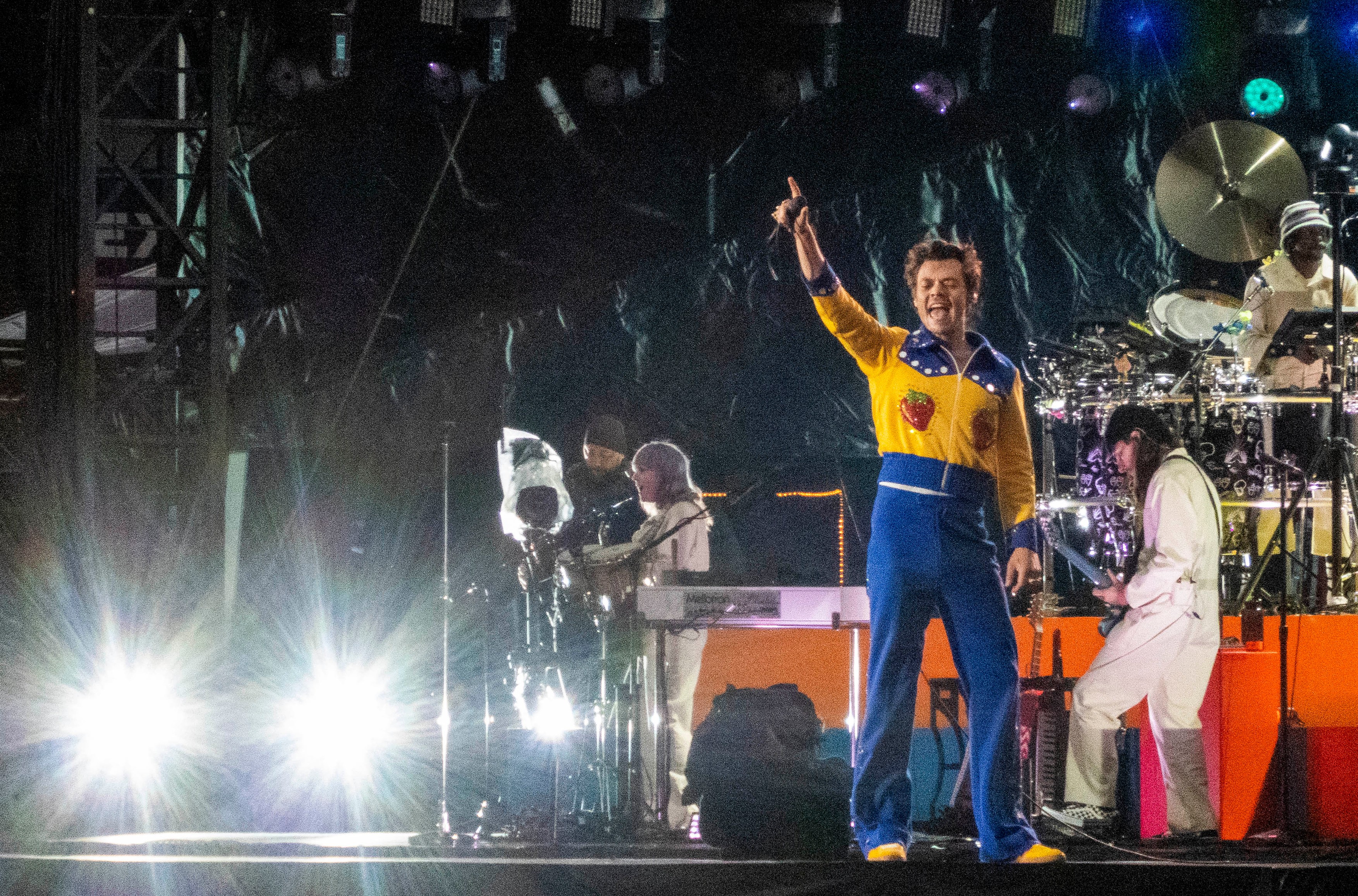 Harry Styles, mesaj emoționant după atacul armat de la Copenhaga. „Vă rog să aveţi grijă unul de celălalt”