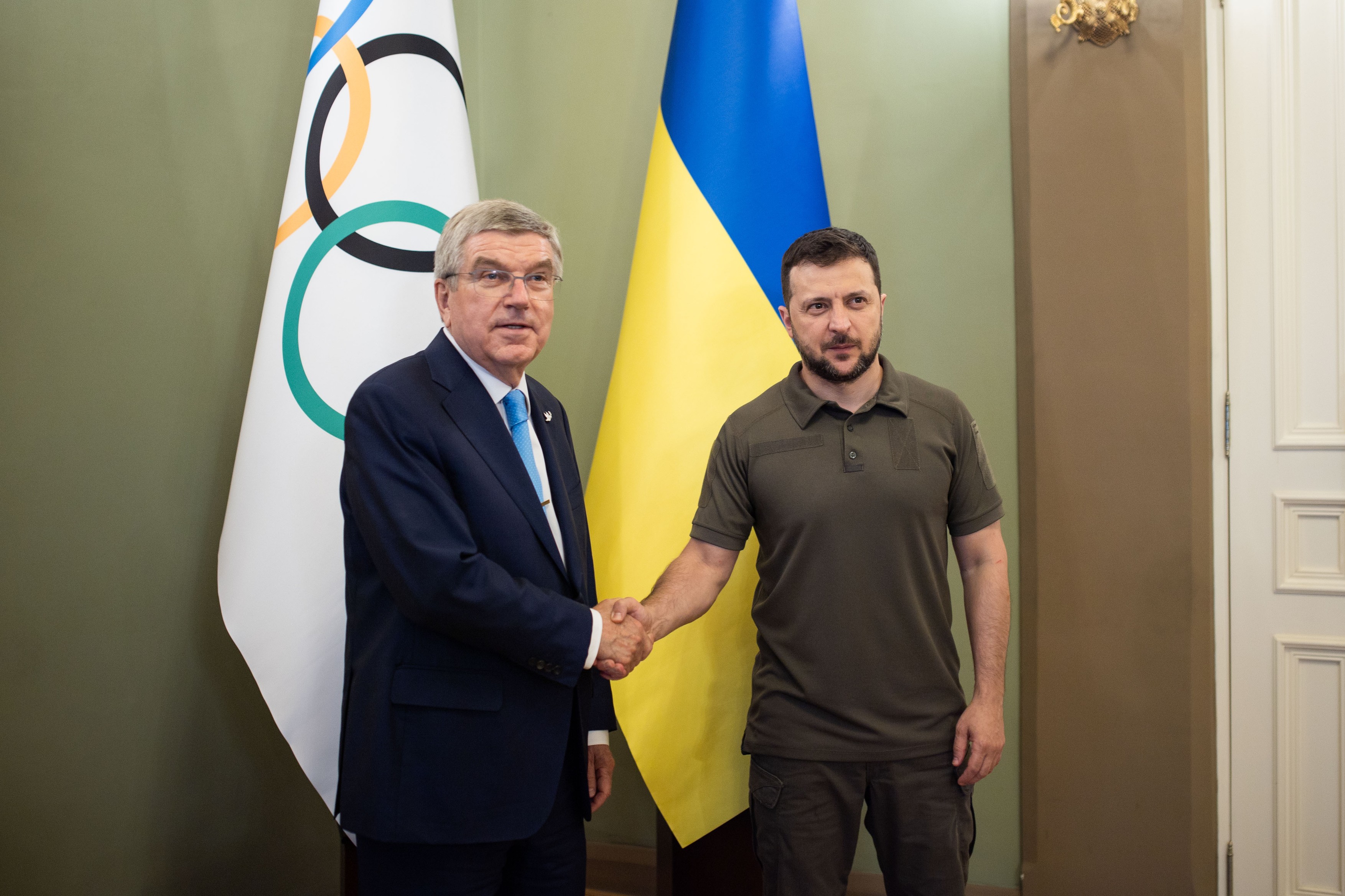 Președintele CIO, în vizită la Kiev. Zelenski: „89 de sportivi şi antrenori ucraineni au murit până acum în război”