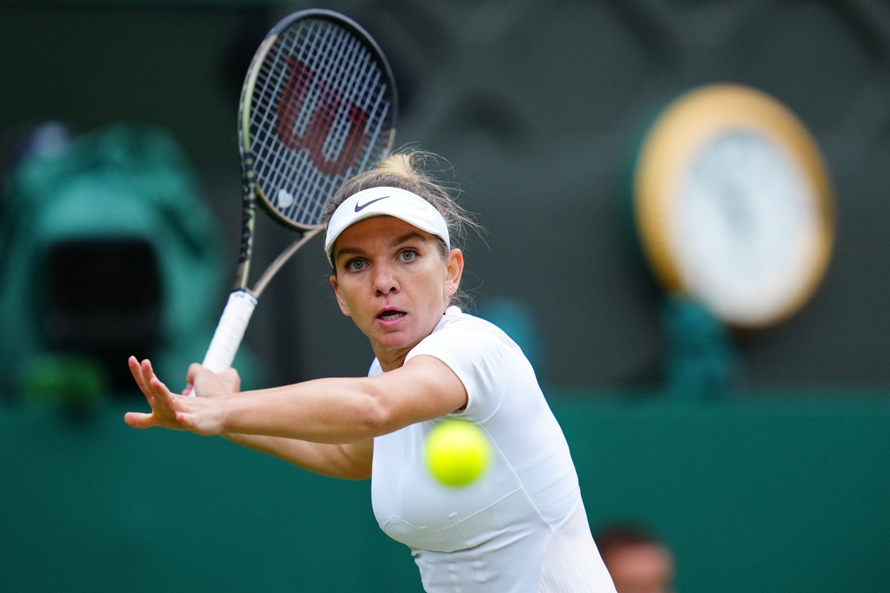 Simona Halep s-a calificat în sferturi la Wimbledon, după un meci în care a cedat doar 3 game-uri favoritei numărul 4