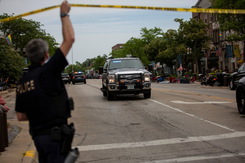 Un atac armat a avut loc într-o suburbie a orașului Chicago, Highland Park, în timpul paradei de Ziua Independenței a SUA. Foto Profimedia Images (11)