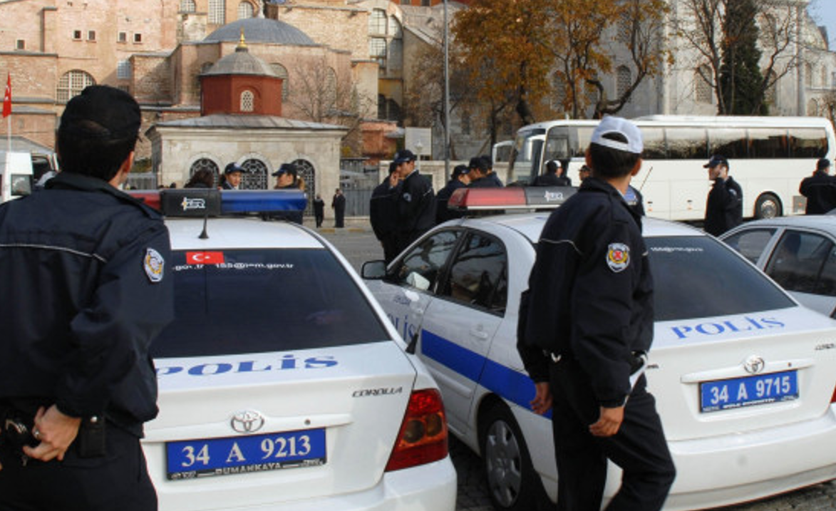Un copil afgan de 4 ani a fost împuşcat mortal de forţele de securitate turce care au tras într-o mașină plină cu migranți