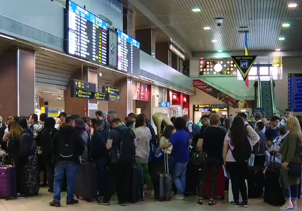 Haos pe aeroporturile din Europa. Tot mai multe zboruri sunt anulate din cauza lipsei de personal