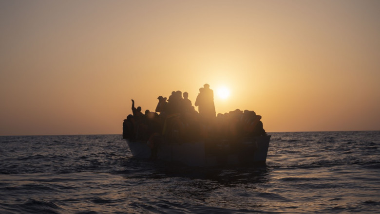 Barcă cu migranți.