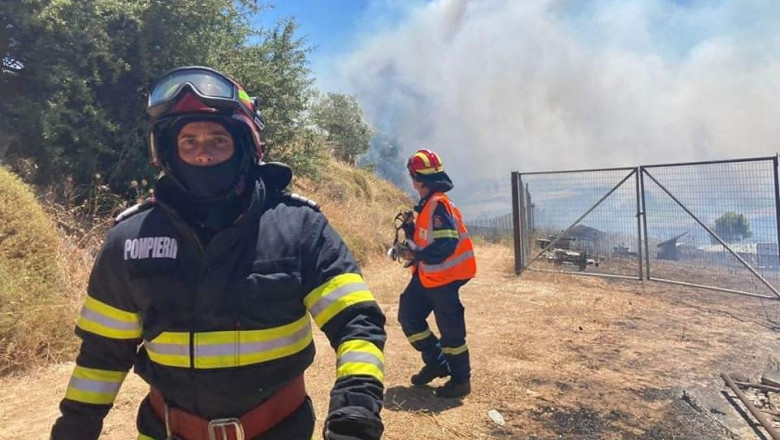 Pompierii români intervin pentru lichidarea unui incendiu de vegetaţie