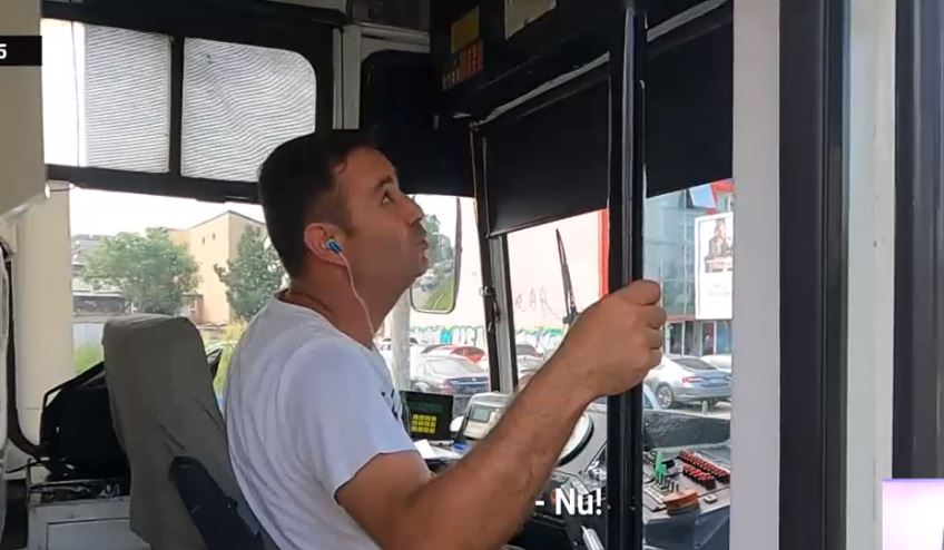 9 din 10 tramvaie din Capitală n-au aer condiționat. Oameni îndură temperaturi de peste 30 de grade: „Vai de creierul meu, nu întreba”