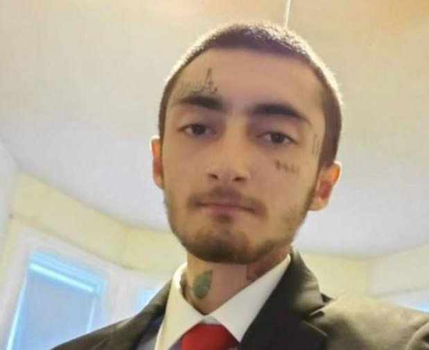 Autorul atacului armat din 4 Iulie, un rapper care cânta despre crime în masă și suporter al lui Trump. Cine este Robert E. Crimo III