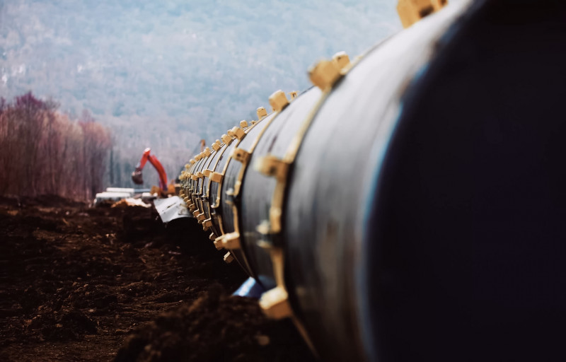 Pipes of a gas pipeline, construction and laying of pipelines for transportation of gas and oil