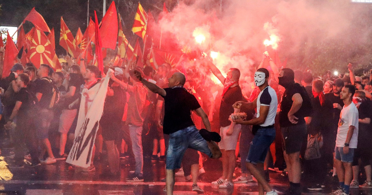 Proteste în Macedonia de Nord împotriva înscrierii în Constituție a etnicilor bulgari. Polițiștii, atacați cu cocteiluri Molotov