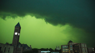 cer verde in timpul unei furtuni