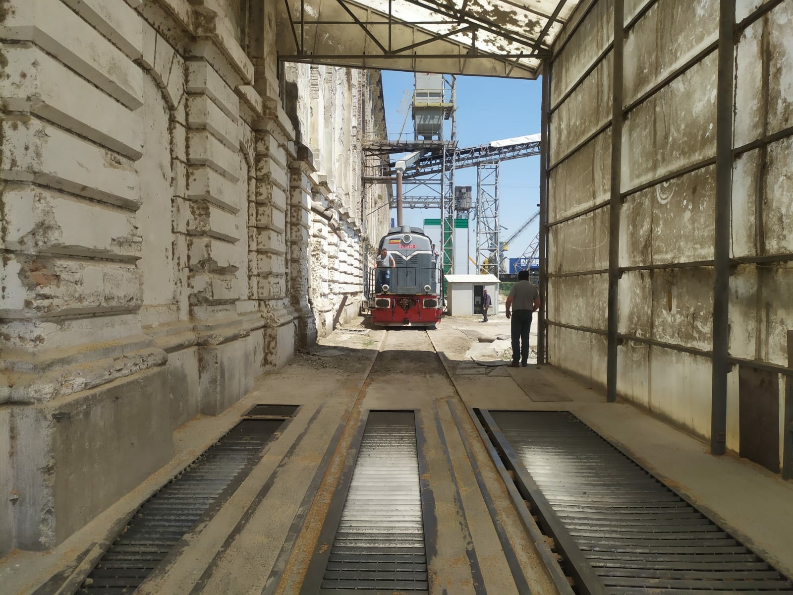 Linia de cale ferată cu ecartament larg din Portul Galaţi a fost redeschisă după 22 de ani