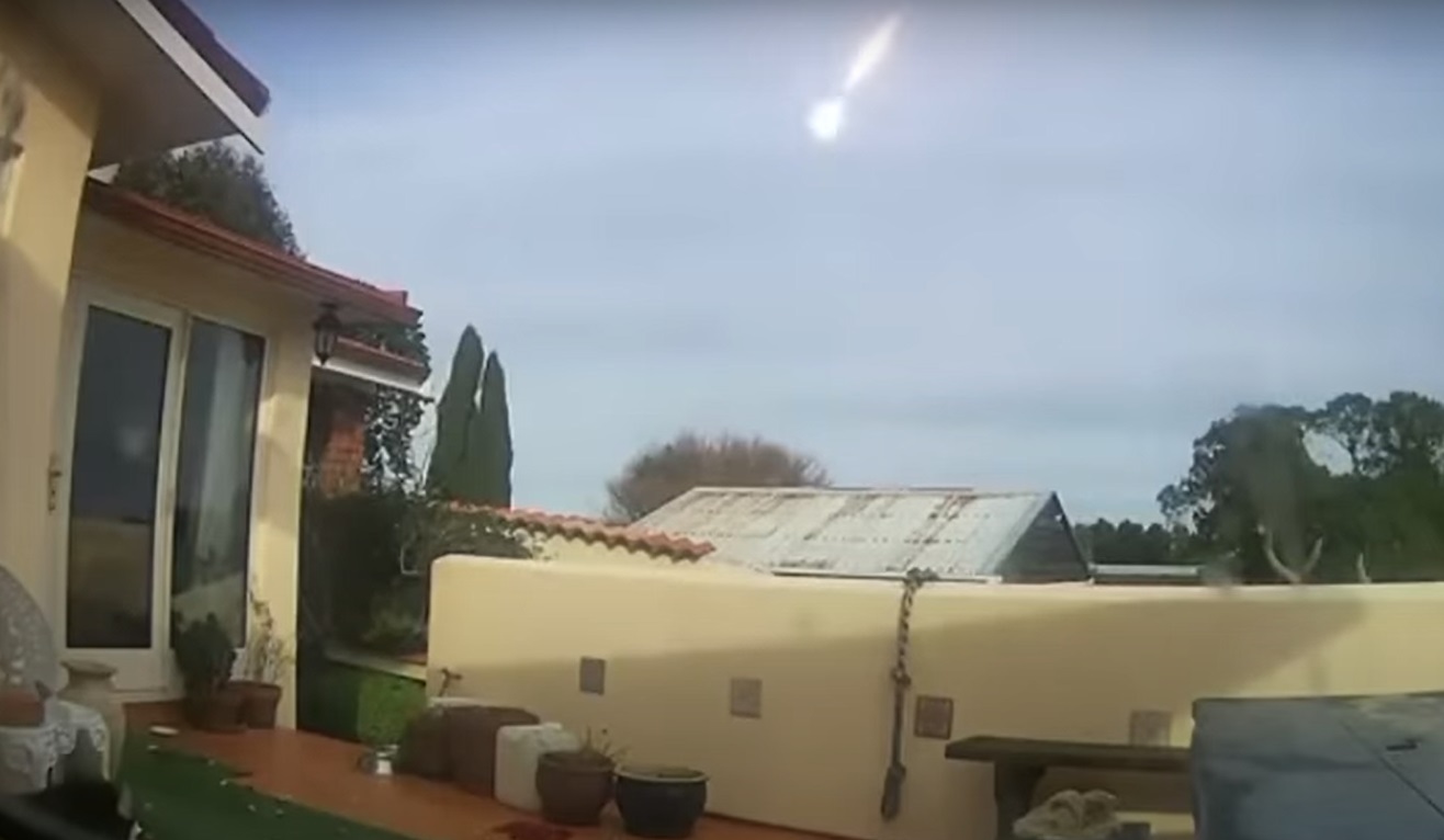Un obiect misterios a produs o minge de foc pe cerul Noii Zeelande și a zguduit geamurile caselor. „A fost ca o mare stea căzătoare”