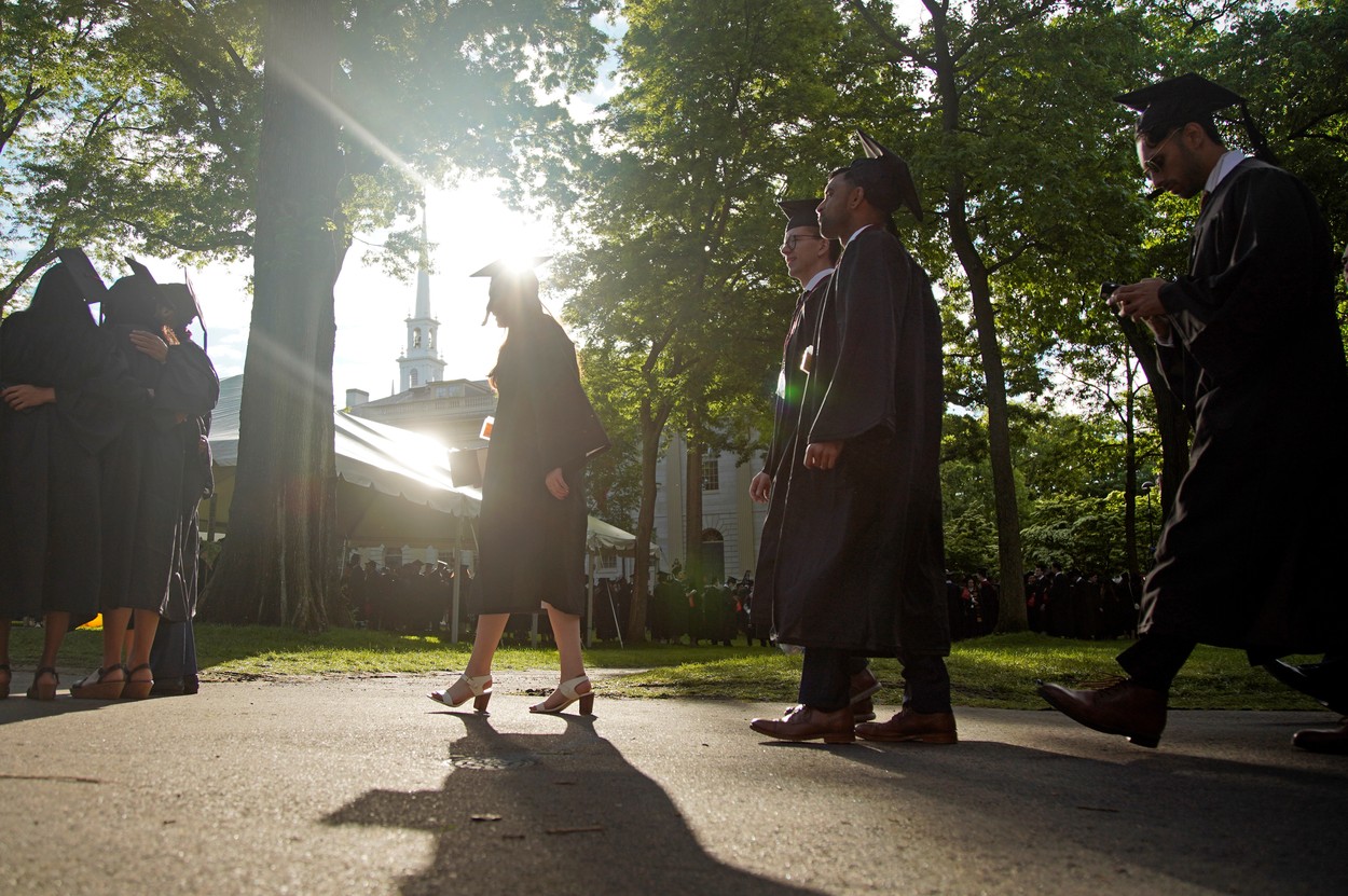 Ceremonia de absolvire de la Harvard. Ce spun românii care au promovat cursurile celei mai prestigioase universități din lume