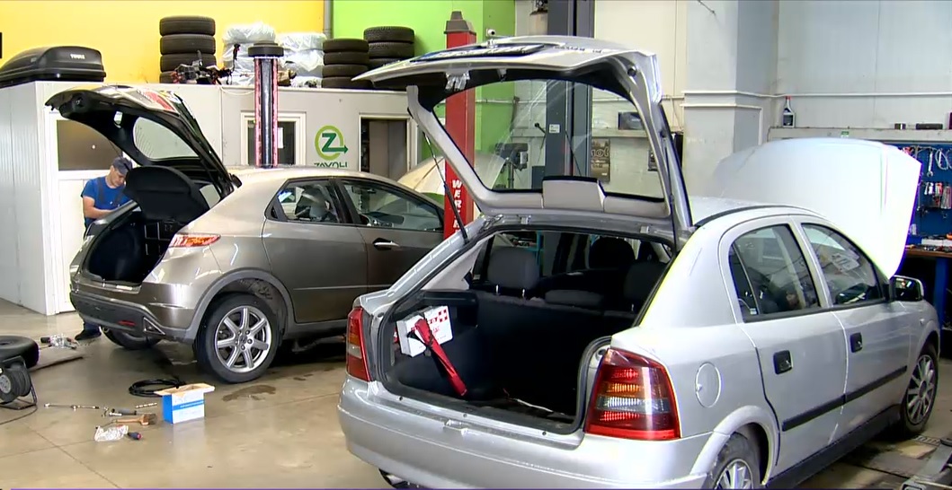 Românii își montează instalații GPL pe mașini, după explozia prețului la benzină. „Se simte la buget, chiar la jumătate”