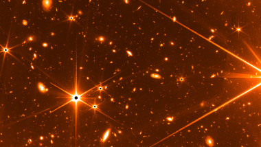 galaxii in cosmos, imagine realizata de telescopul james webb