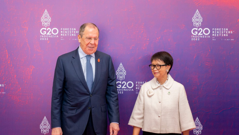 Retno Marsudi și Serghei Lavrov la reuniunea G20 din Bali