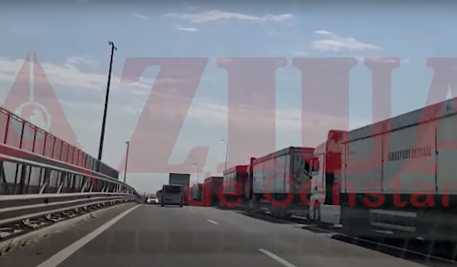 Un șofer din Prahova a fost filmat conducând pe contrasens pe A4 și obligând alte mașini să-l ocolească