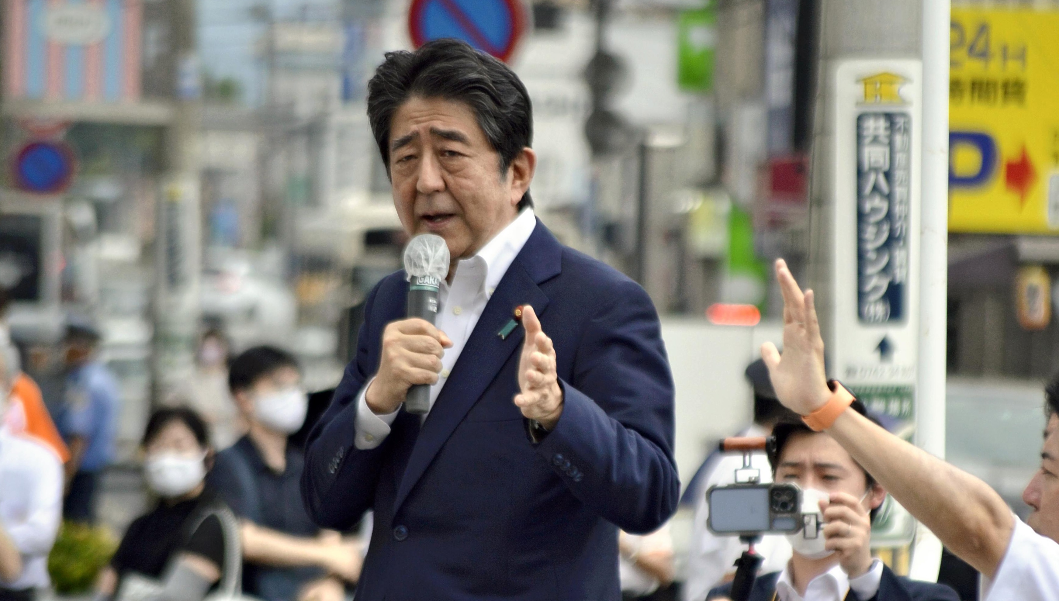 Fostul premier japonez Shinzo Abe a fost asasinat în timp ce ținea un discurs electoral