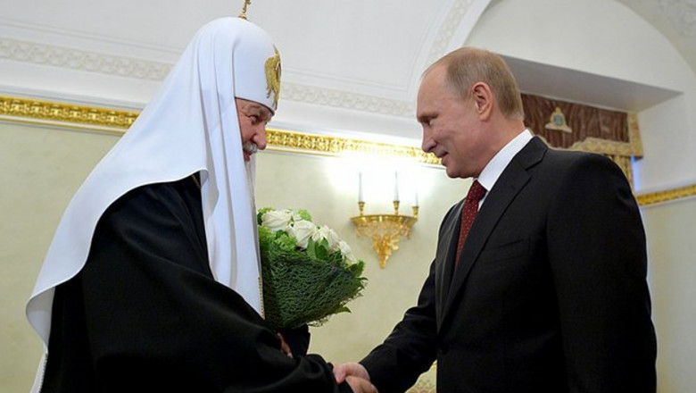 Patriarhul Kirill dă noroc cu Putin.