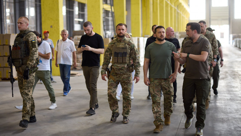 Președintele ucrainean Volodimir Zelenski a vizitat trupele de pe frontul din regiunea Dnipropetrovsk