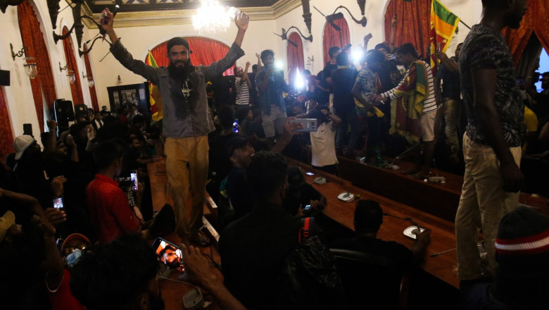 Protestatarii au intrat în reședința prezidențială din Sri Lanka.