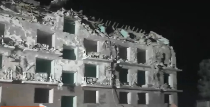 Rușii au bombardat o bază de agrement și un bloc din regiunea Odesa. Cel puțin 17 oameni au murit, printre ei fiind patru copii