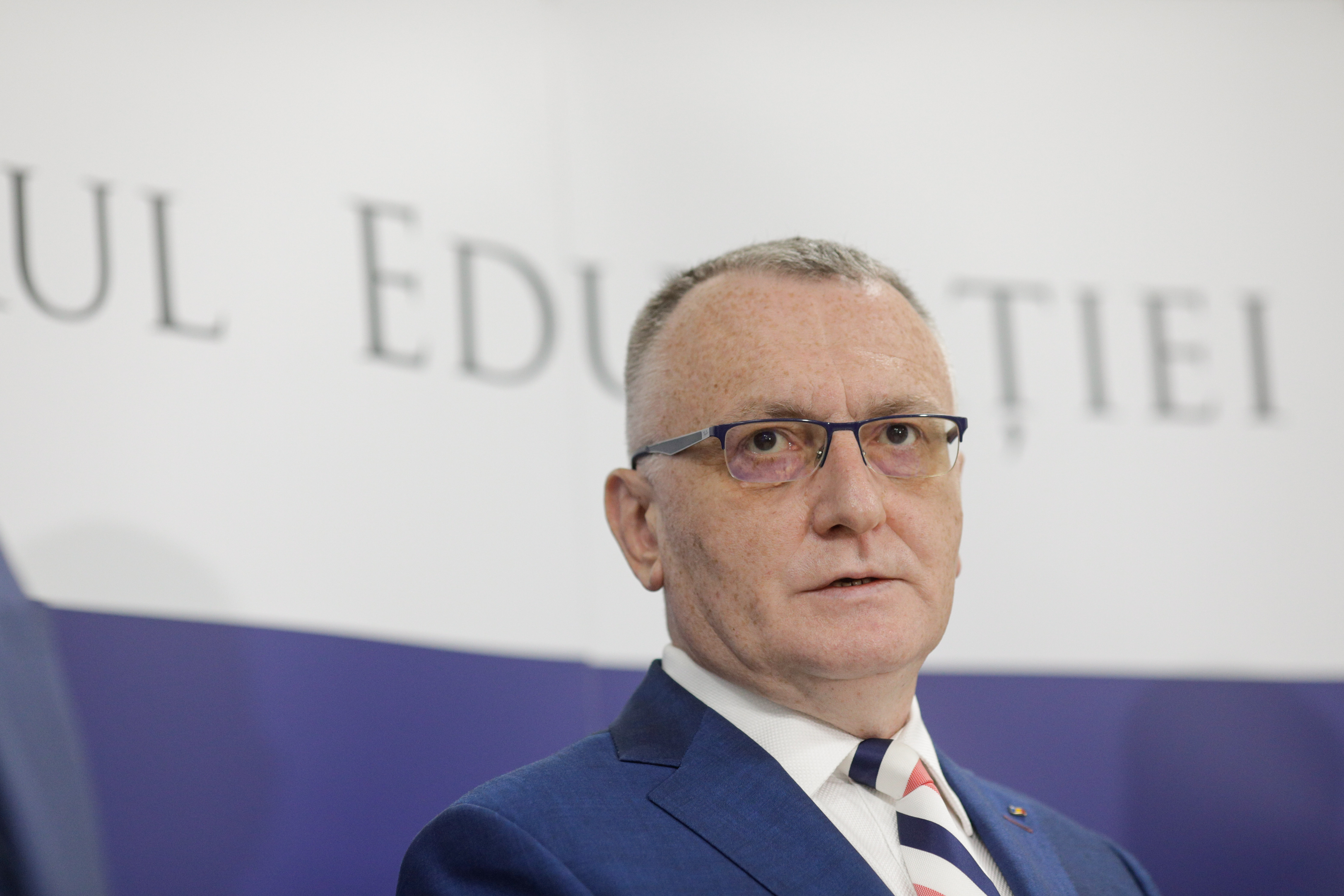 Cîmpeanu: Cei care renunță la titlul de doctor ar putea fi obligați să returneze toate sumele pe care statul le-a investit