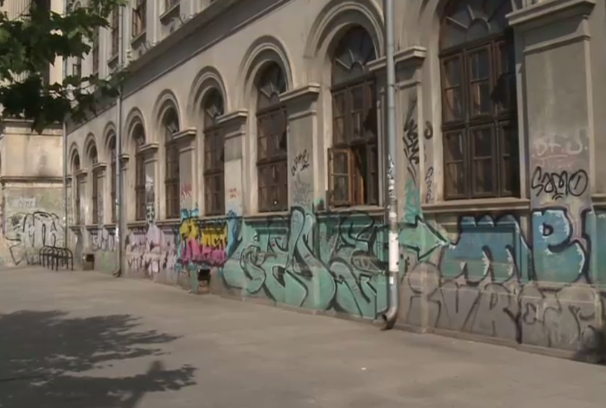 Amenzi de 12 ori mai mari pentru graffiti pe clădiri sau garduri. Legea a fost adoptată de Parlament