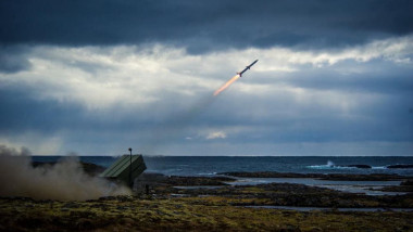 racheta sol-aer lansata de la malul marii