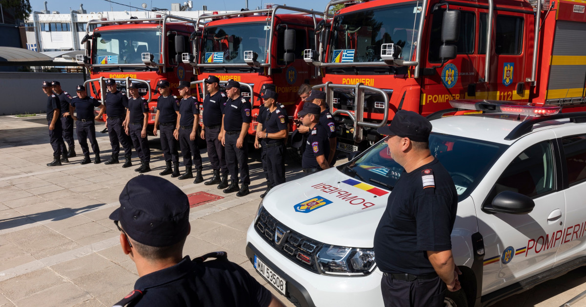 Ρουμάνοι πυροσβέστες έστειλαν ξανά στην Ελλάδα για να σβήσουν τις φωτιές στη βλάστηση.  Αποτελούν μέρος μιας ευρωπαϊκής δύναμης επέμβασης