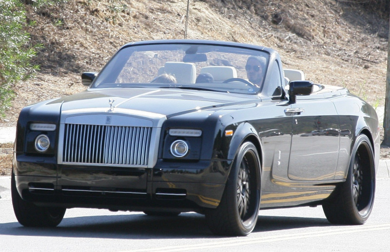 David Beckham takes kids to the school in the Rolls Royce