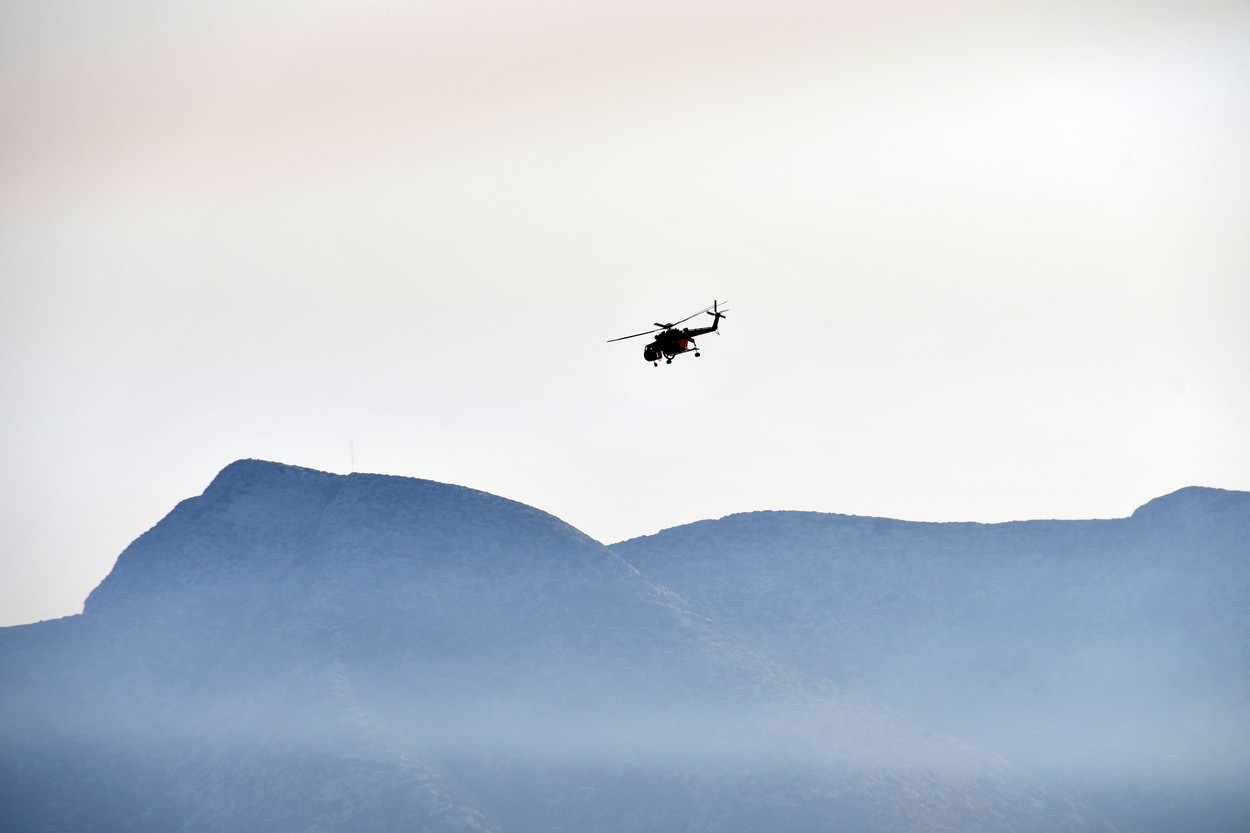 Un cetățean român a murit după prăbușirea elicopterului folosit la stingerea incendiilor în Grecia