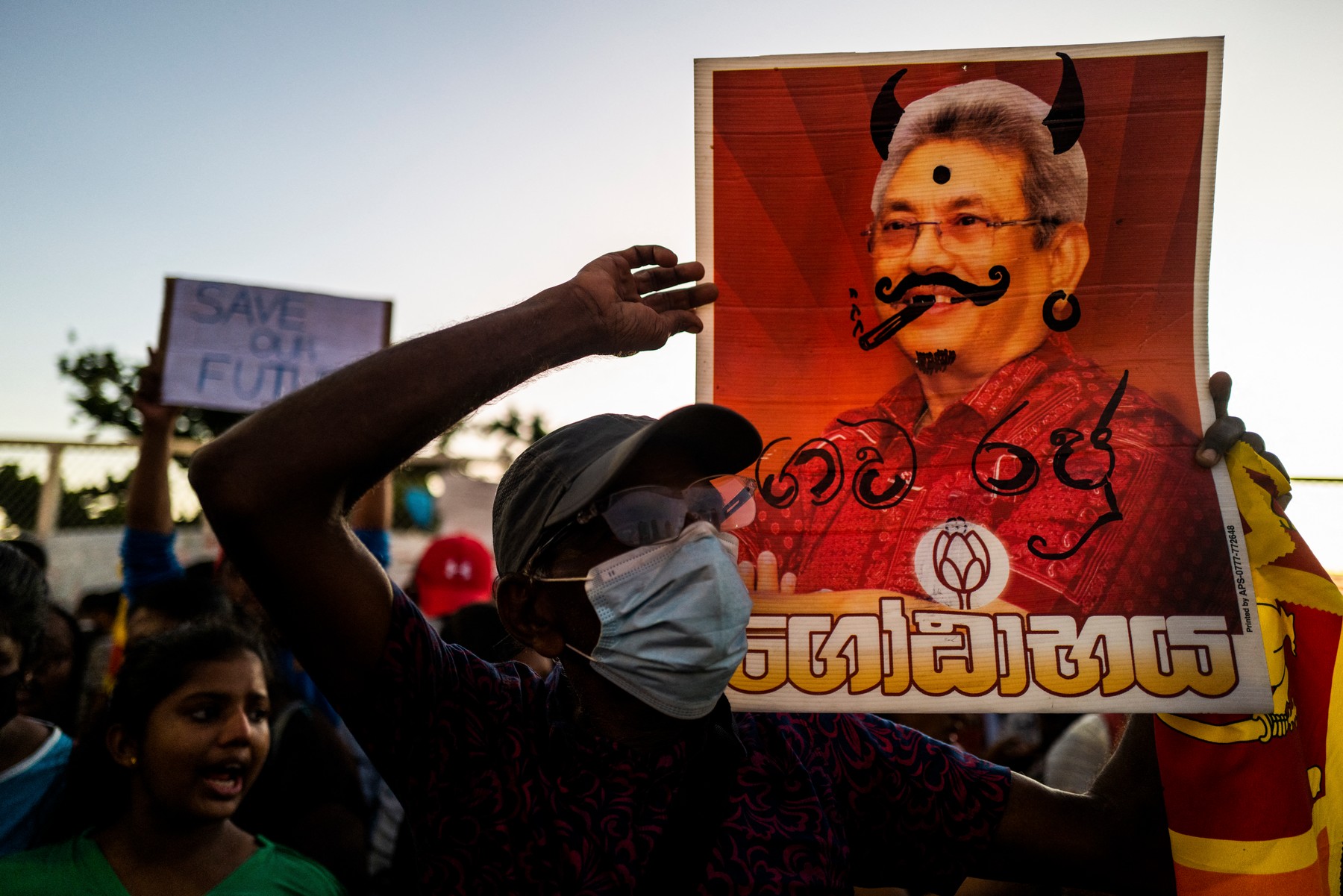 Președintele din Sri Lanka a fost lăsat să intre în Singapore. Rajapaksa a fugit din țară dar refuză să demisioneze