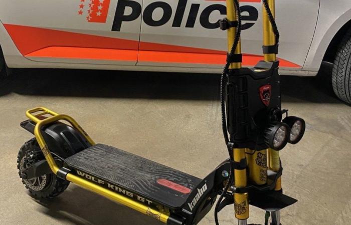 Poliţia din Elveția i-a confiscat unui tânăr o trotinetă electrică ce poate atinge 120 km/h. Motivul pentru care fusese oprit, de fapt